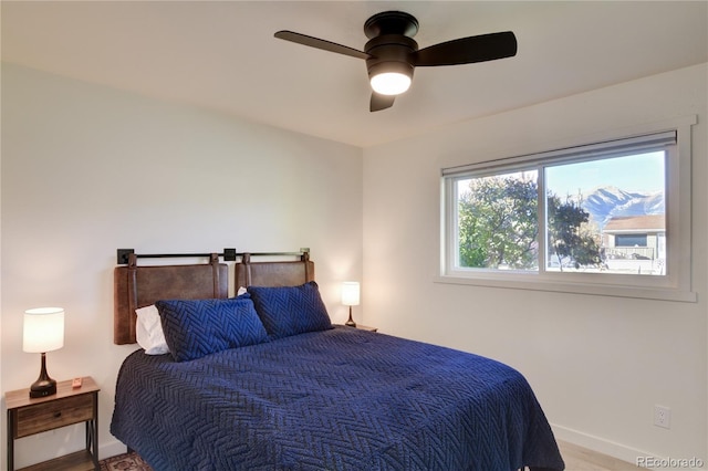 bedroom with ceiling fan