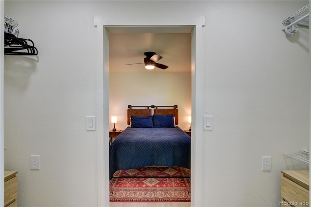 bedroom with ceiling fan