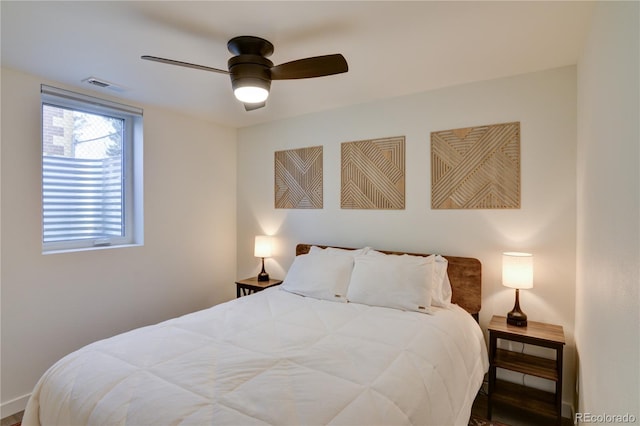 bedroom with ceiling fan