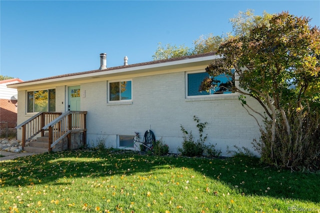 ranch-style house with a front yard