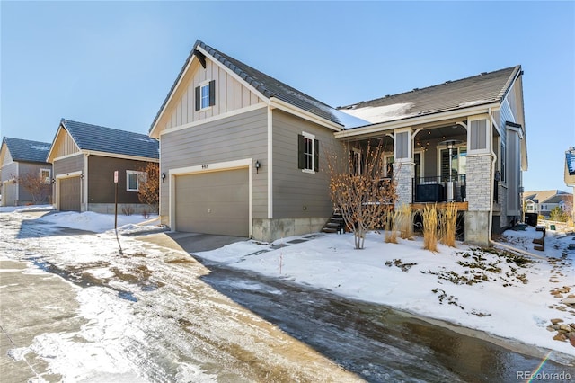 view of front of house featuring a garage and covered porch