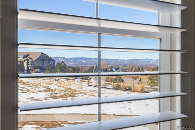 interior details featuring a mountain view