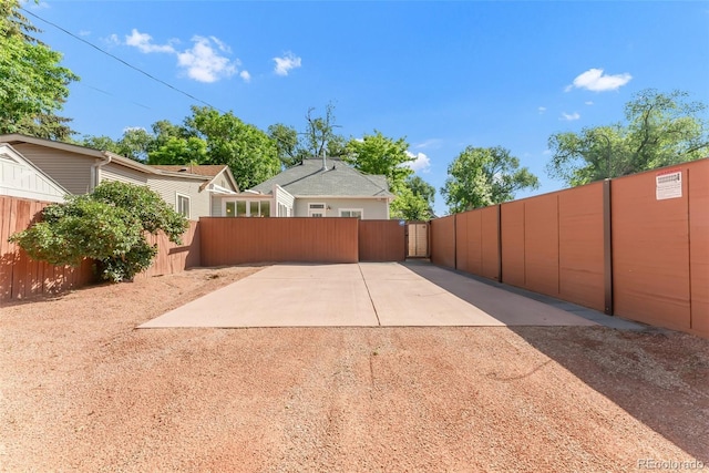 2323 W Pikes Peak Ave, Colorado Springs, CO 80904 - view of yard featuring a gate