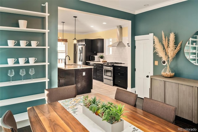 dining space featuring ornamental molding and light tile patterned floors