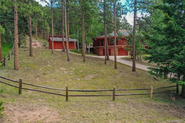 1000 Ponderosa Way, Woodland Park, CO 80863 - view of yard with an outdoor structure, driveway, and a garage