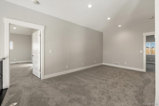 unfurnished room with carpet