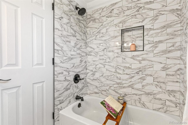 bathroom featuring tiled shower / bath