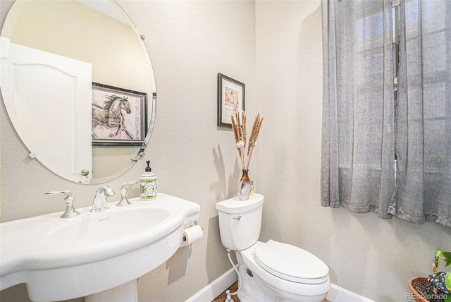 3357 N Akron Ct, Denver, CO 80238 - half bathroom featuring baseboards and a sink