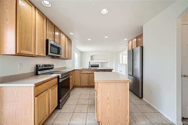 kitchen featuring stainless steel appliances, a center island, kitchen peninsula, and light tile patterned flooring