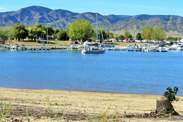 water view featuring a mountain view