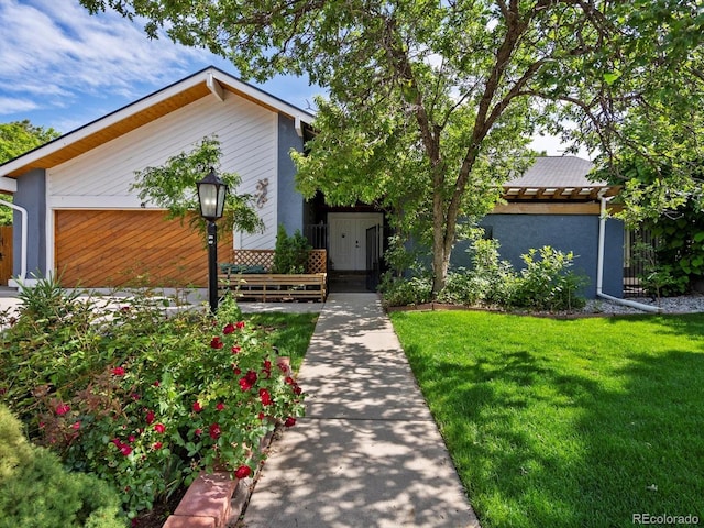 5884 S Hanover Way, Greenwood Village, CO 80111 - view of front of property featuring a front lawn and a garage