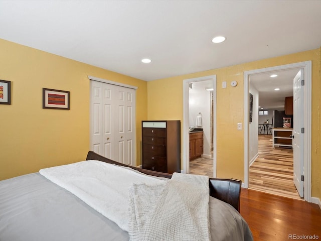 5884 S Hanover Way, Greenwood Village, CO 80111 - bedroom featuring wood finished floors, recessed lighting, baseboards, a closet, and connected bathroom