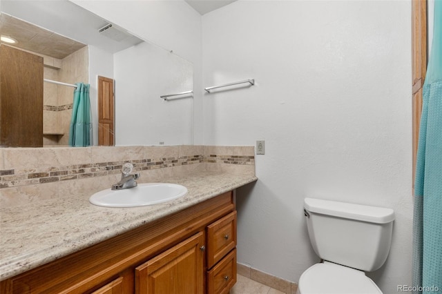 26063 Morris Ave, Conifer, CO 80433 - bathroom featuring toilet, backsplash, a shower with curtain, vanity, and tile patterned floors