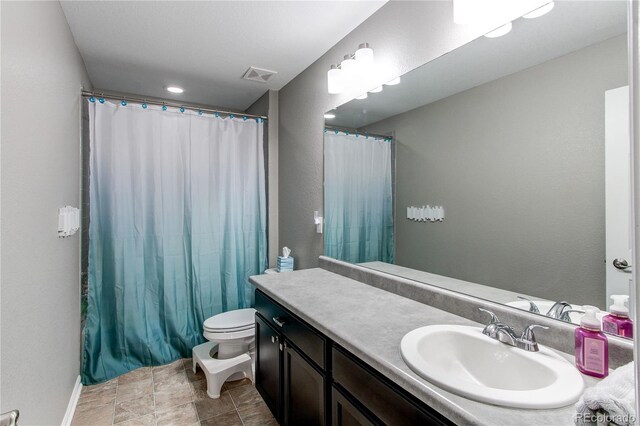 25046 E Bayaud Pl, Aurora, CO 80018 - full bath with vanity and curtained shower