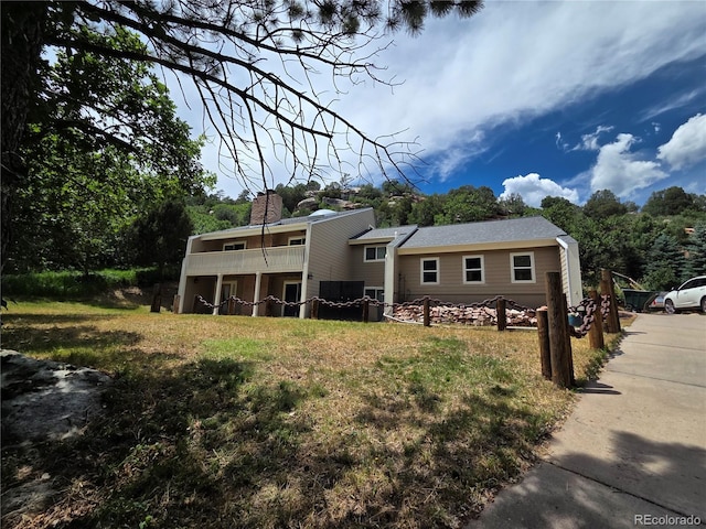 7085 Kiowa Rd, Larkspur, CO 80118 - view of front of property with a balcony and a front lawn