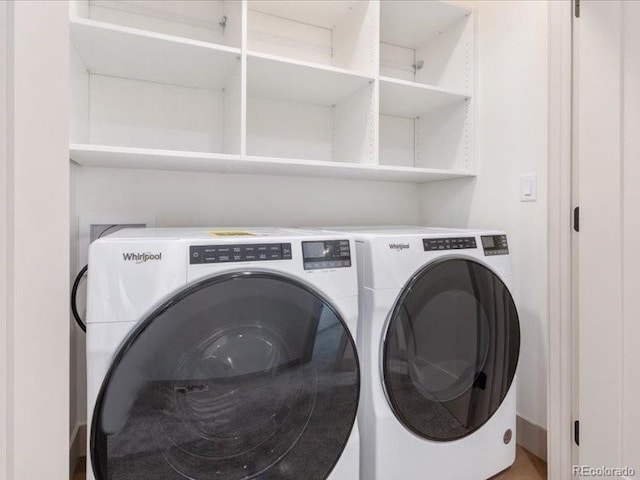 laundry room with laundry area and independent washer and dryer