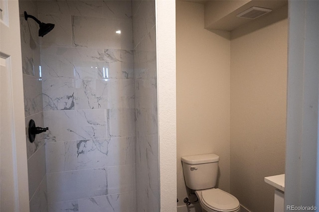 38810 Jacobson Rd, Rush, CO 80833 - bathroom featuring a tile shower and vanity