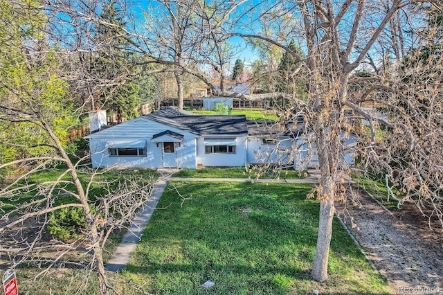 view of front of home featuring a front lawn and stucco siding