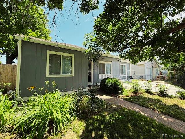 1280 Alton St, Aurora, CO 80010 - view of front of home