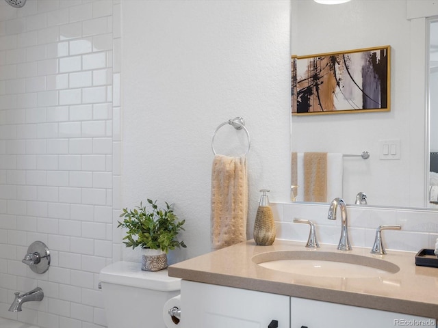 15229 Navajo St, Broomfield, CO 80023 - full bath with vanity and washtub / shower combination