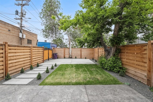 1024 W 8th Ave, Denver, CO 80204 - view of yard featuring a patio