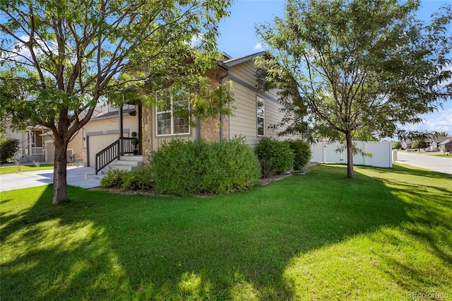 view of front of home featuring a front lawn