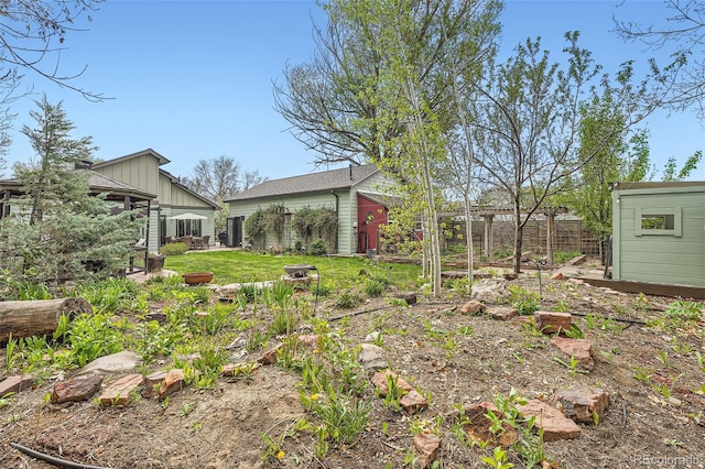 view of yard featuring fence and an outdoor structure
