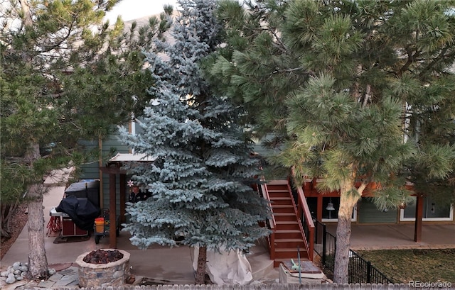 exterior space with an outdoor fire pit and a patio area