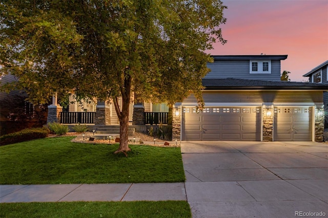 view of front facade featuring a yard and a garage