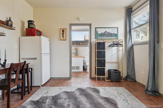 dining room featuring visible vents, plenty of natural light, and baseboards