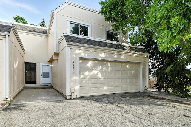 2976 S Parker Ct, Aurora, CO 80014 - view of front of house featuring a shingled roof