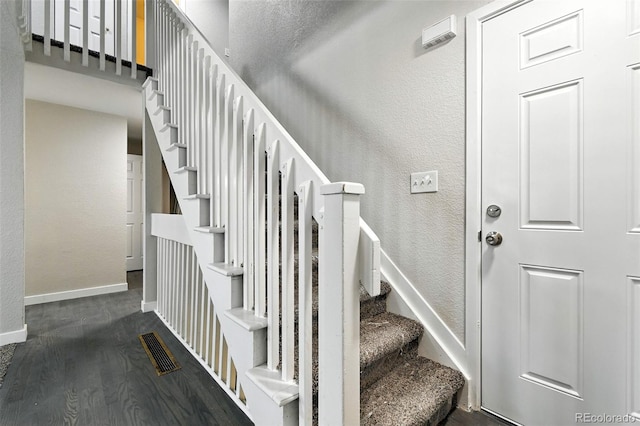 2976 S Parker Ct, Aurora, CO 80014 - stairway featuring wood finished floors and a textured wall