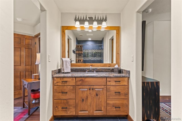 bathroom featuring a shower with curtain and vanity