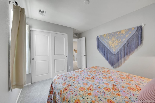 bedroom featuring carpet floors and a closet