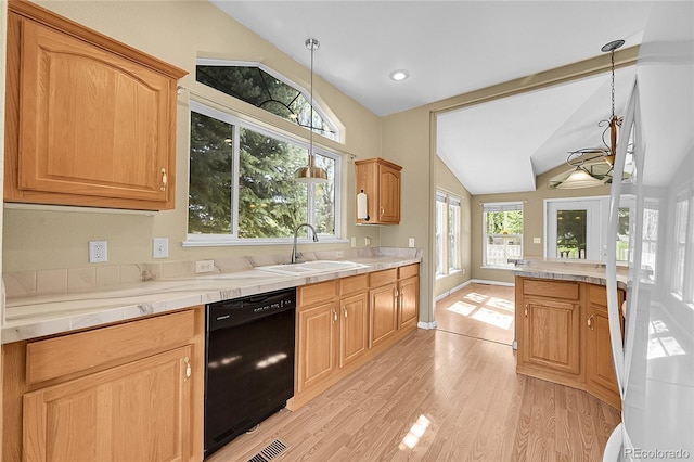 7870 Sunflower Grn Unit 151, Frederick, CO 80530 - kitchen featuring a sink, dishwasher, lofted ceiling, light wood-style floors, and decorative light fixtures