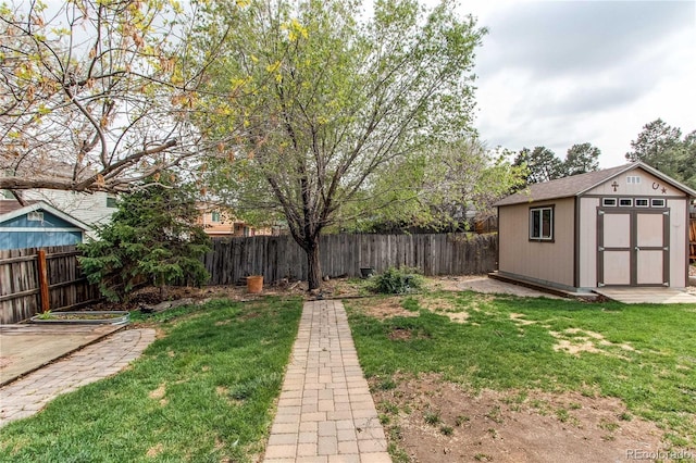 view of yard featuring a storage shed and an outdoor structure