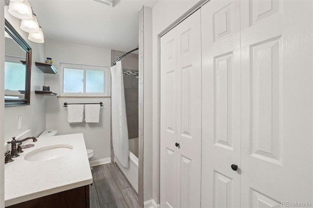 4895 S Galapago St, Englewood, CO 80110 - full bath featuring a closet, vanity, shower / bath combo, and wood finished floors