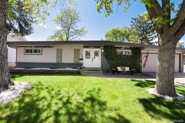 4545 S Lipan Ct, Englewood, CO 80110 - ranch-style home featuring a garage, entry steps, and a front yard