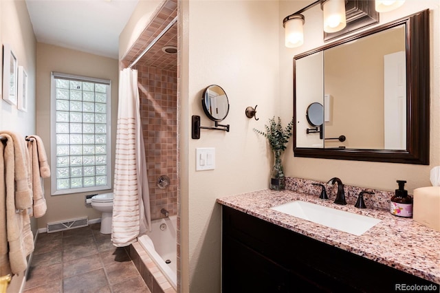 4545 S Lipan Ct, Englewood, CO 80110 - bathroom featuring toilet, vanity, tiled shower / bath, and baseboards