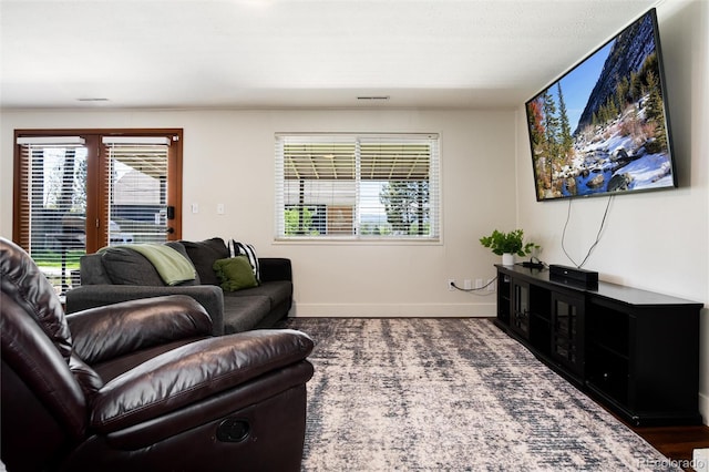 4545 S Lipan Ct, Englewood, CO 80110 - living area with baseboards
