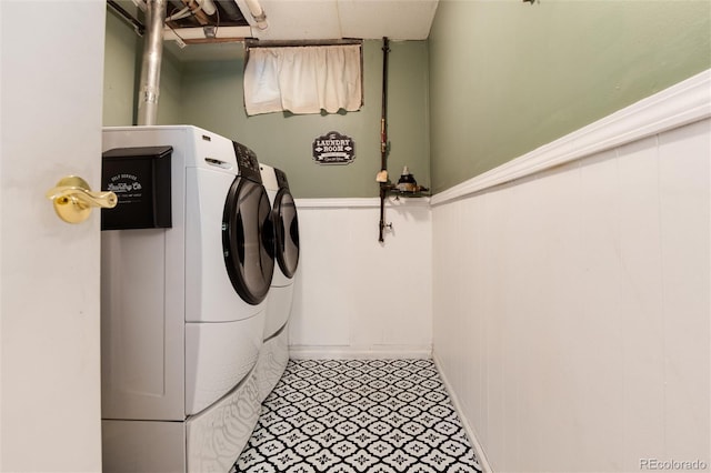 4545 S Lipan Ct, Englewood, CO 80110 - laundry area with washing machine and clothes dryer and a wainscoted wall