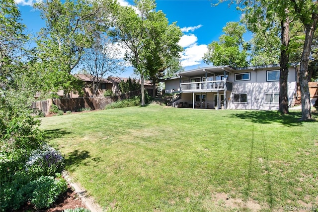4545 S Lipan Ct, Englewood, CO 80110 - view of yard featuring a deck