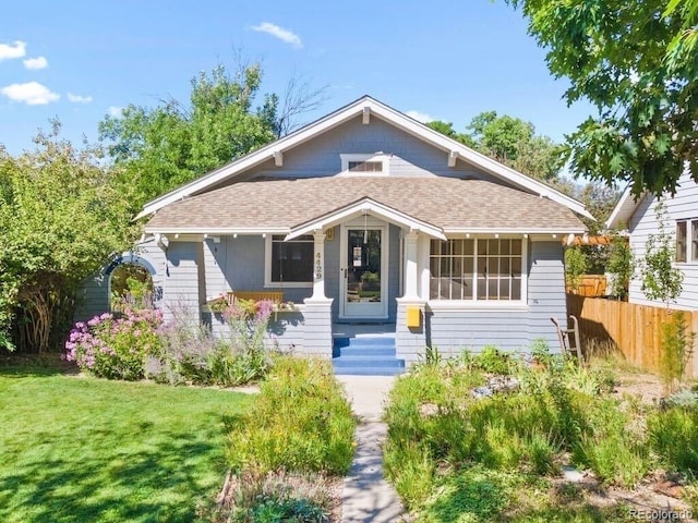 view of front of home featuring a front lawn