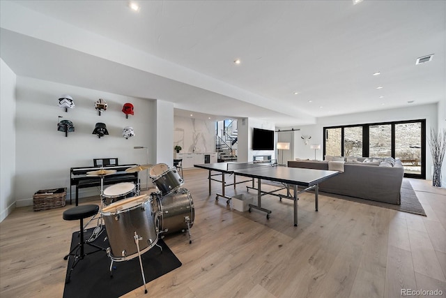 recreation room with light wood finished floors, baseboards, visible vents, and recessed lighting