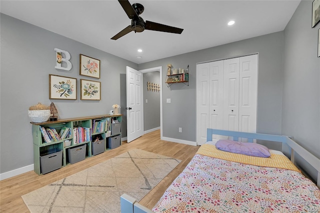 bedroom featuring wood finished floors, baseboards, a closet, recessed lighting, and ceiling fan