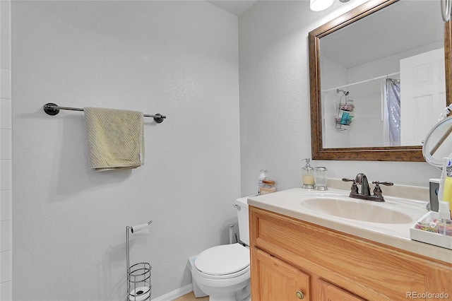 bathroom featuring a shower with curtain, vanity, and toilet