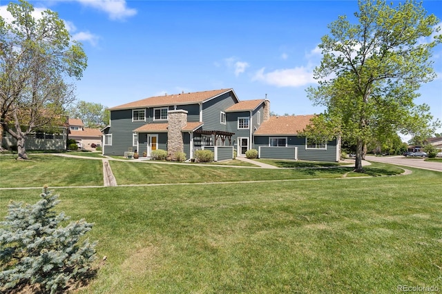view of front of home featuring a front yard
