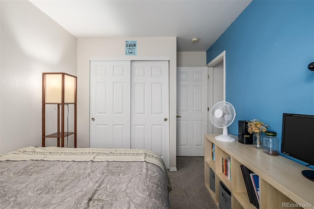 bedroom with carpet and a closet