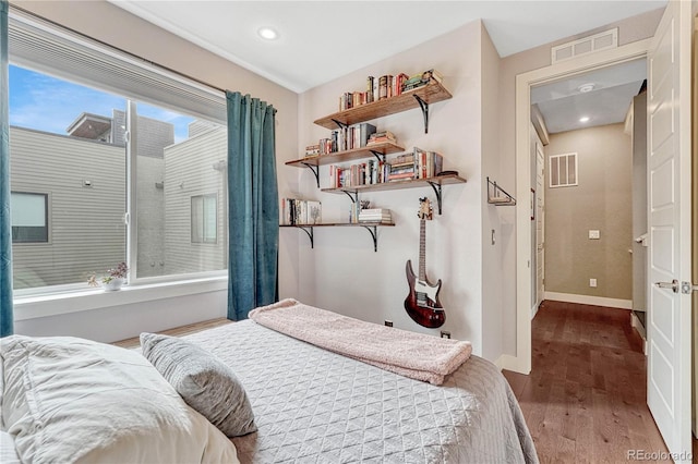 bedroom featuring visible vents, recessed lighting, baseboards, and wood finished floors