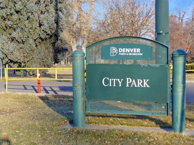 view of community / neighborhood sign